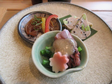 昼食　韮崎市穂坂　あい山　前菜１　ホタルイカなど