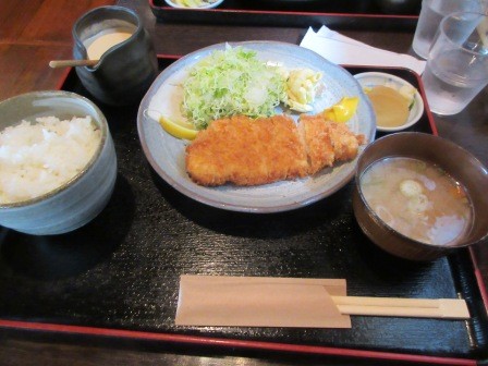 4月7日（火）本日　昼食　韮崎市　十兵衛　ロースかつ定食