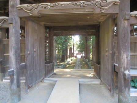 12:14　慈雲寺の参道