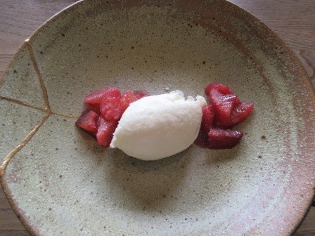 13:46　上さんの頼んだチーズケーキとブラッドオレンジのデザート