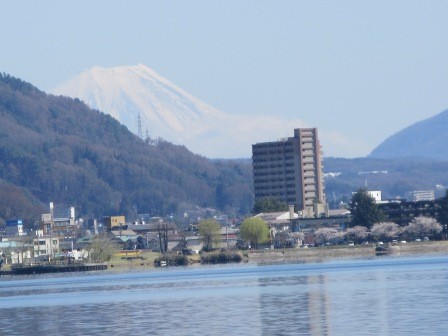 14:26　諏訪市の向こうに富士山
