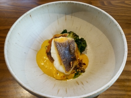 そいの焼き物、カレー風味のソースを添えて